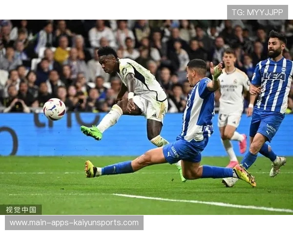 维尼修斯边路突破传中，皇马后点包抄得手