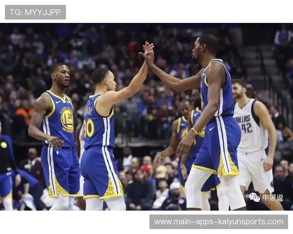 金州勇士憾负达拉斯独行侠，斯蒂芬·库里8记三分，全场瞬间被刷屏